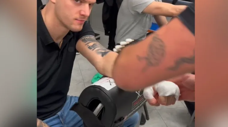 Dobro raspoloženje u backstageu! Pogledajte &scaron;to rade borci prije mečeva