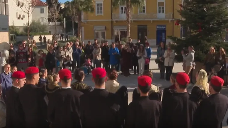 Kolende se vratile na splitske ulice: Advent uz pjesmu i proljetne temperature