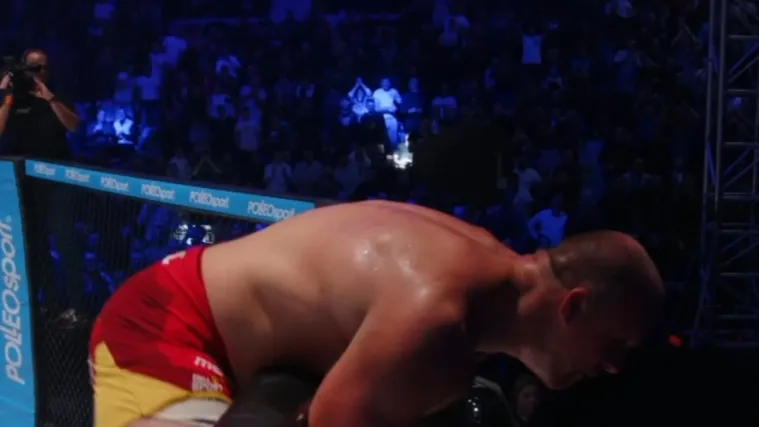 Cijela dvorana je na nogama: Kićo je pobijedio i emotivno proslavio već u kavezu