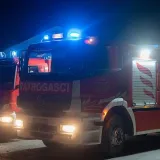 Veliki požar progutao OPG kod Grubi&scaron;nog polja: Plamen zahvatio &scaron;tale i strojeve