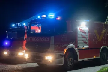 Veliki požar progutao OPG kod Grubi&scaron;nog polja: Plamen zahvatio životinje i strojeve