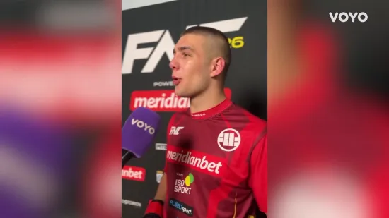 Srpski udarač rije&scaron;io protivnika pa mu se u intervjuu pridružio Djed Božićnjak