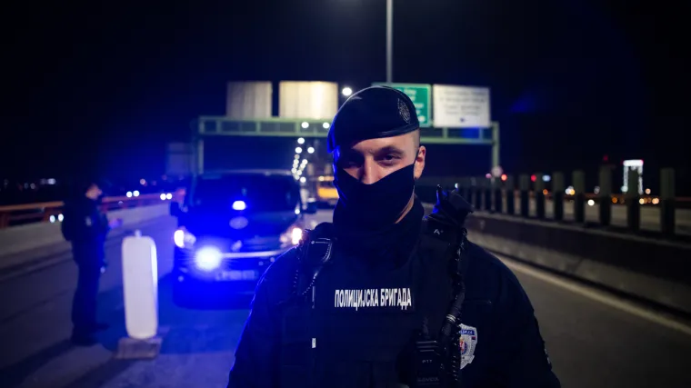 Vođa navijača zamalo likvidiran u sačeku&scaron;i: Napadači izre&scaron;etali njegov blindirani Audi