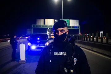 Vođa navijača zamalo likvidiran u sačeku&scaron;i: Napadači izre&scaron;etali njegov blindirani Audi