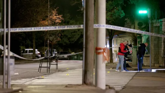 Metak probio staklo kafića u Rijeci, vlasnik otkrio detalje drame: 'Ljudi su legli na pod'