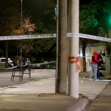 Metak probio staklo kafića u Rijeci, vlasnik otkrio detalje drame: 'Ljudi su legli na pod'