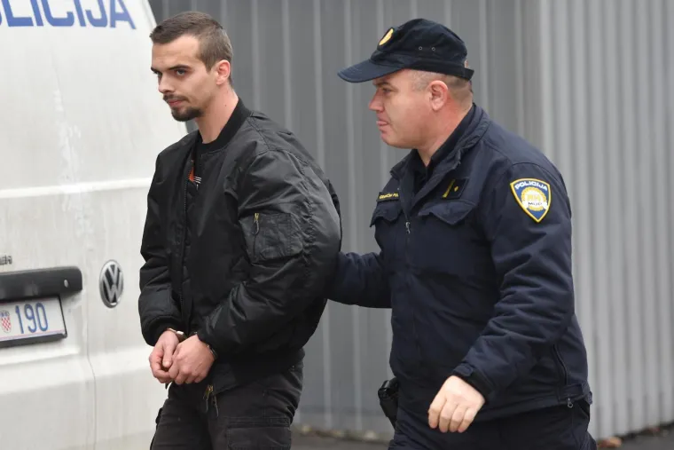 Mihaela je pi&scaron;toljem ubio njegov bratić? U lisicama je doveden na ispitivanje