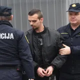 Mihaela je pi&scaron;toljem ubio njegov bratić? U lisicama je doveden na ispitivanje