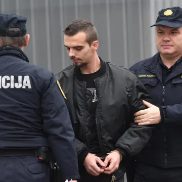 Mihaela je pi&scaron;toljem ubio njegov bratić? U lisicama je doveden na ispitivanje