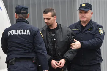 Mihaela je pi&scaron;toljem ubio njegov bratić? U lisicama je doveden na ispitivanje