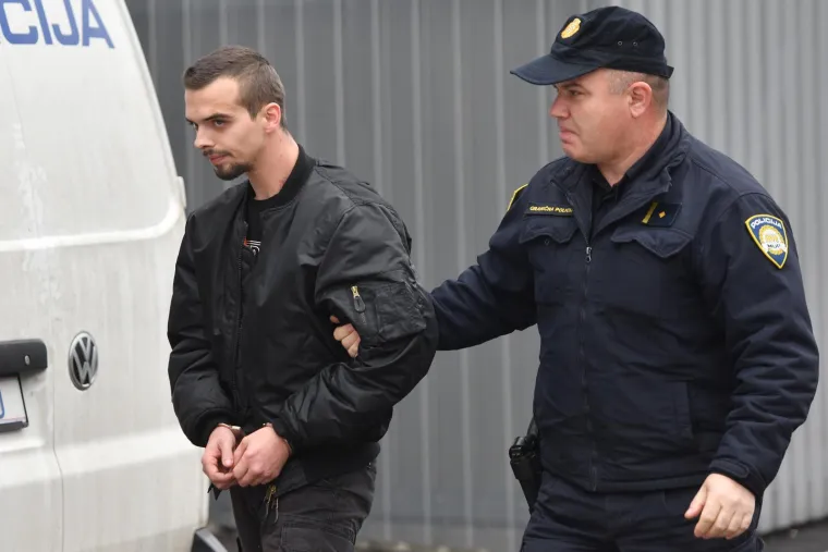 Mihaela je pi&scaron;toljem ubio njegov bratić? U lisicama je doveden na ispitivanje