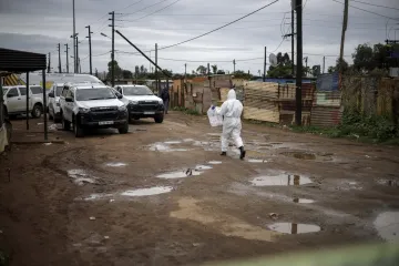 Masakr ispred puba, na ljude pucali iz kala&scaron;njikova i pi&scaron;tolja: Najmanje devet mrtvih