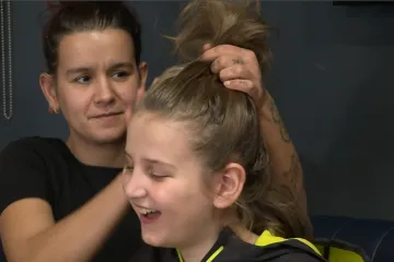 Patrik (10) pu&scaron;ta kosu kako bi je darovao djeci oboljeloj od raka: 'Meni to znači puno'