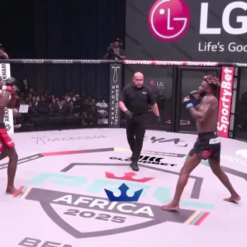 'Kralj mnogih nacija' u glavnoj borbi večeri uni&scaron;tio 'Zločestog dečka'