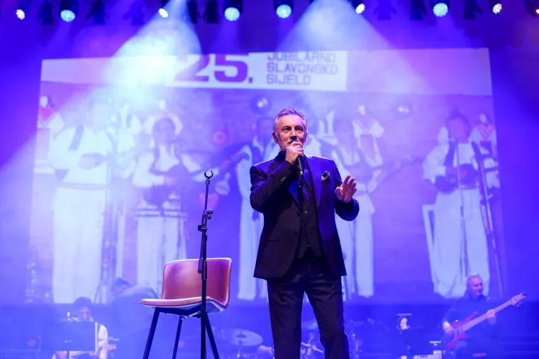 Miroslav &Scaron;koro velikim koncertom u Lisinskom obilježio 40 godina karijere