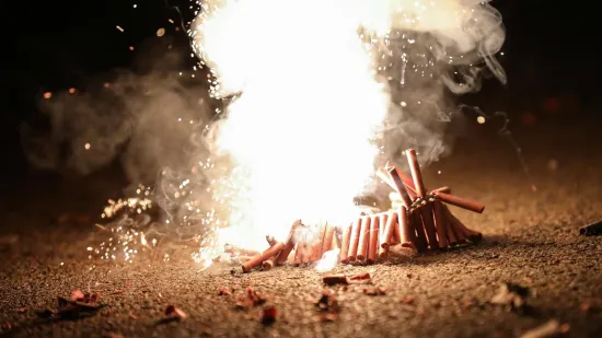 Treba li zabraniti pirotehniku? 'Topovske udare neki si materi i ćaći u boravak bacaju'