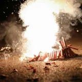 Treba li zabraniti pirotehniku? 'Topovske udare neki si materi i ćaći u boravak bacaju'