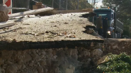 Odron odsjekao brojne obitelji! Umjesto ceste, zjapi provalija: 'Žao mi je tih ljudi'