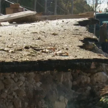 Odron odsjekao brojne obitelji! Umjesto ceste, zjapi provalija: 'Žao mi je tih ljudi'