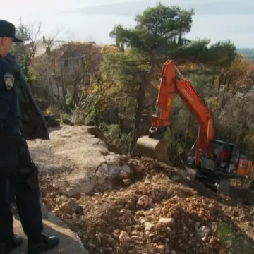 Desetak obitelji ostalo odsječeno od svojih domova nakon odrona