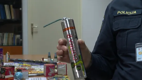 Petarde jačine ručne bombe u rukama djece: Pogledajte &scaron;to je učenik donio u &scaron;kolu...