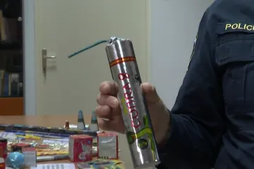 Petarde jačine ručne bombe u rukama djece: Pogledajte &scaron;to je učenik donio u &scaron;kolu...