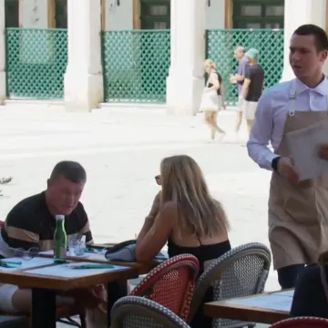 Oboren je novi rekord na&scaron;eg turizma. No, nema razloga za opu&scaron;tanje