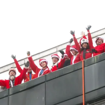 Veselje u dječjim bolnicama diljem Hrvatske: Na krovovima Djedovi i Bake Mrazovi!