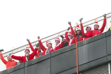 Veselje u dječjim bolnicama diljem Hrvatske: Na krovovima Djedovi i Bake Mrazovi!