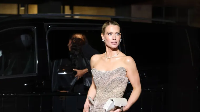 Nećakinja Lady Di, Lady Eliza Spencer, zablistala na rasko&scaron;noj zabavi povodom zaruka