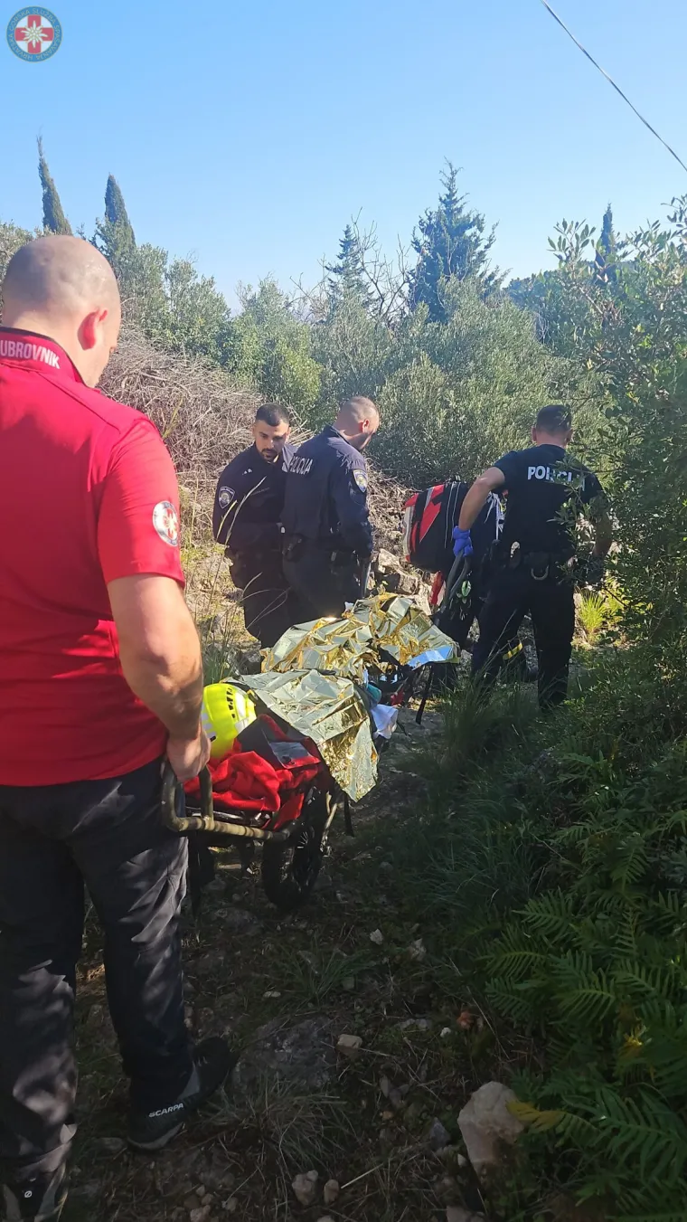 Velika akcija na &Scaron;ipanu: Dronovi, psi tragači i brodovi u potrazi za nestalom ženom