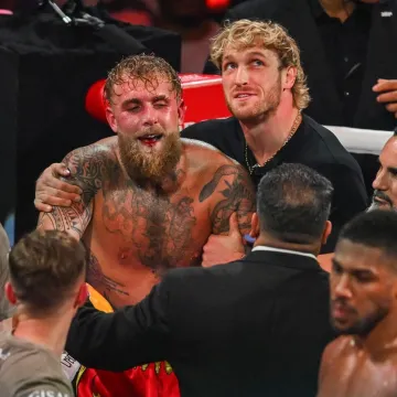 'Slomio mu je čeljust na dva mjesta!' Eddie Hearn tvrdi da je karijera Jakea Paula ozbiljno ugrožena