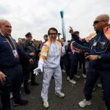 Legendarni Jackie Chan u svom stilu nosio olimpijsku baklju kroz ru&scaron;evine drevnih Pompeja