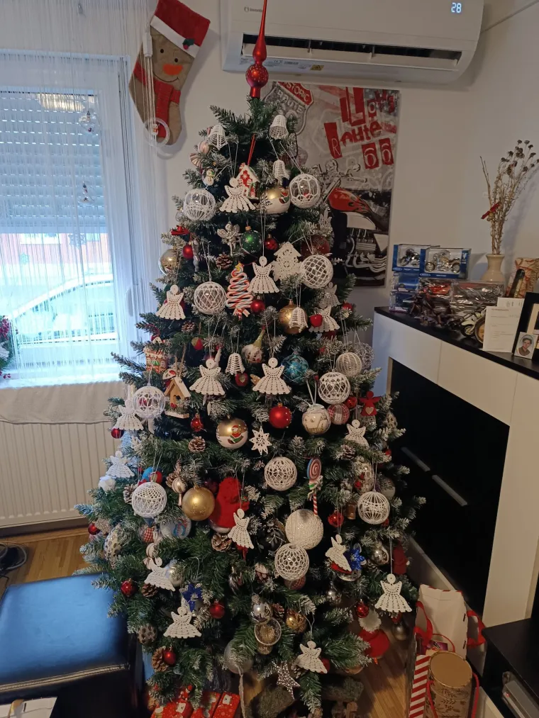 Žiri je zatrpan va&scaron;im fotografijama: Badnjak je, a jelke zauzimaju status zvijezda u domovima