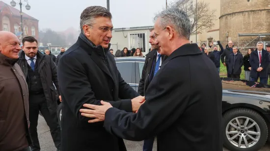 Plenković uputio božićnu čestitku zagrebačkom nadbiskupu Kutle&scaron;i: 'Važan je nastavak otvorenog dijaloga'