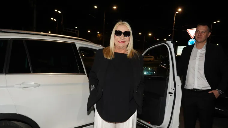 Nisu pro&scaron;la ni dva tjedna otkako je operirala srce, a Vesna Zmijanac već nastupa u tri grada