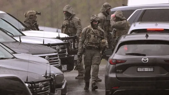 Policija blokirala naselje, stigli do zuba naoružani specijalci: 'Ostanite u kućama'