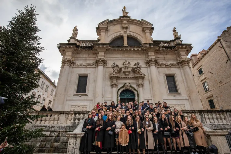 Paprika&scaron;, bakalar, fritule i kolenda: Ovako se Badnjak slavi diljem Hrvatske. 'Želimo podijeliti duh zajedni&scaron;tva'