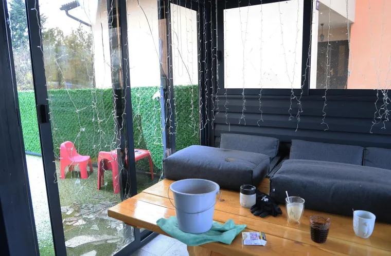 Ovo je kuća u Sesvetama na koju je bačena eksplozivna naprava dok je cijela obitelj bila unutra