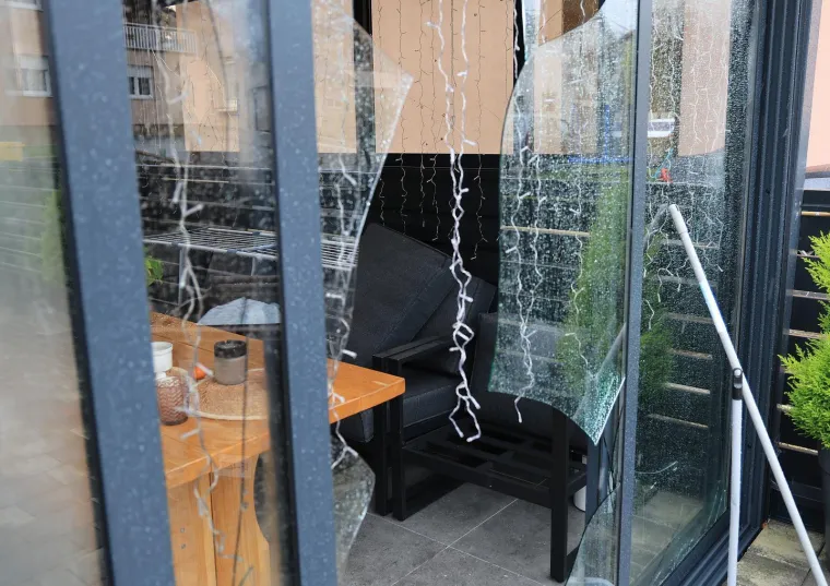 Ovo je kuća u Sesvetama na koju je bačena eksplozivna naprava dok je cijela obitelj bila unutra