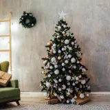 Pokloni su otvoreni, a jedino se jo&scaron; ozbiljno shvaća ona - kraljica jelka: 'Nježna i skladna'