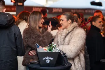 &Scaron;pica na Badnjak vrvi ljepoticama: Bunde, ki&scaron;obrani i odlična atmosfera