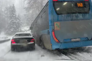 Od 245 ekipa zimske službe nijedna nije na Sljemenu, Zagrepčani umalo zaglavili u snijegu