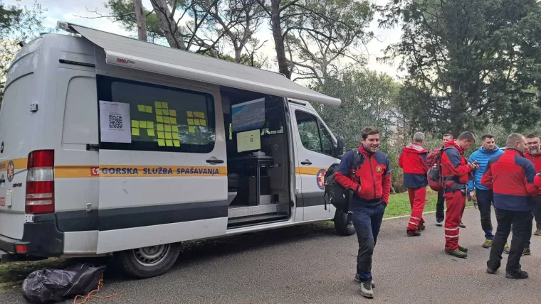 Drama na Marjanu sa sretnim zavr&scaron;etkom: Gotovo 100 ljudi tražilo mu&scaron;karca (85), pronađen je živ