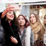 Pogledajte kako su tisuće građana slavili Badnjak na hrvatskim ulicama