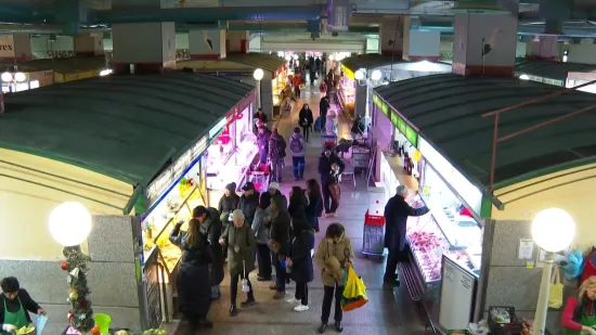 Kupovalo se sve! Od brancina i lignji do odojka i purice: Pogledajte gužvu na tržnici