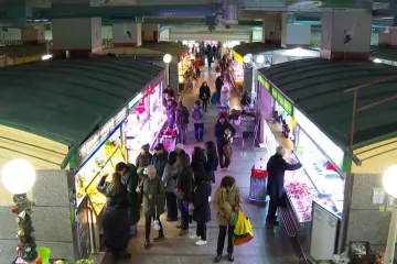 Kupovalo se sve! Od brancina i lignji do odojka i purice: Pogledajte gužvu na tržnici