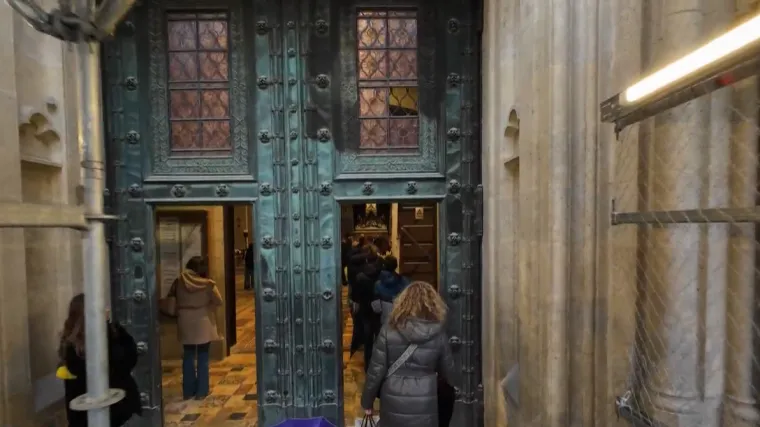 Zagrebačka katedrala otvorila vrata nakon pet godina: 'Ovo je prvi put da sam u&scaron;ao unutra'