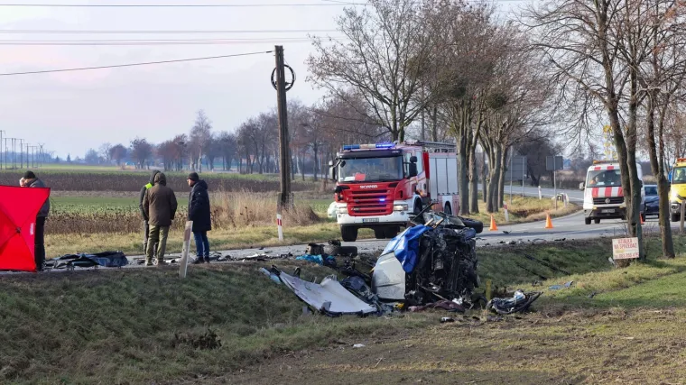 Frontalni sudar uzeo &scaron;est života: Jedan auto se zapalio, prizori su užasni