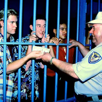 Tko je bio na Djedičinoj listi zločestih? Ovo su slavne osobe koje su Božić provele iza re&scaron;etaka